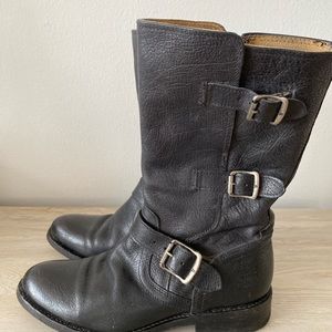 Moto boots FRYE distressed leather soles 8